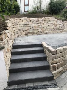 Natursteinmauer